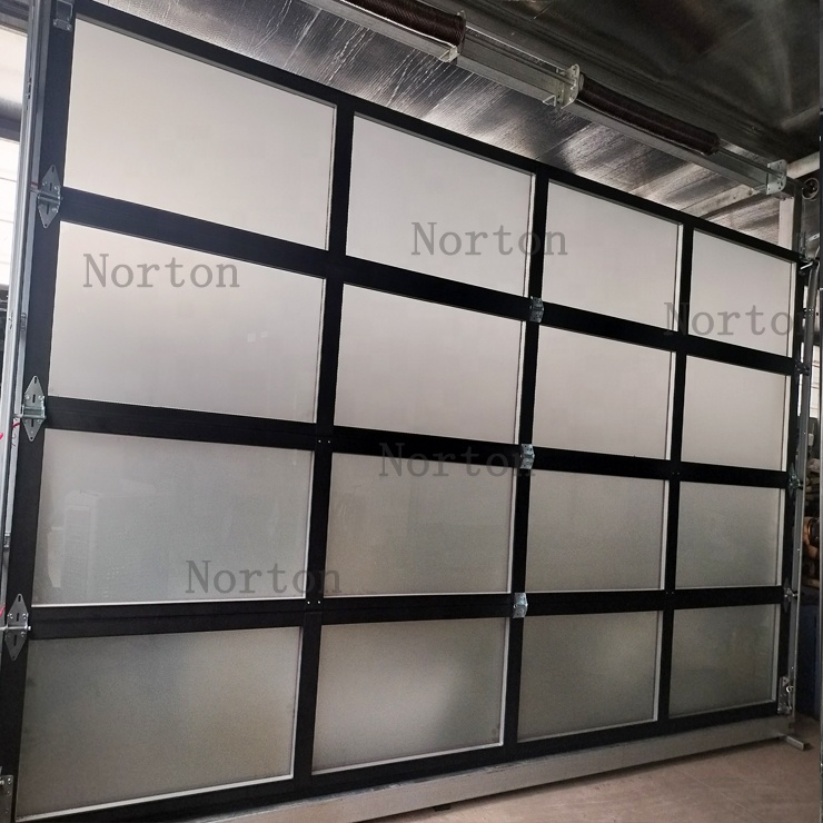 Heltäckande glasdörr