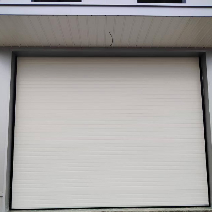 Isolerade industriella sektionsdörrar av hög kvalitet
